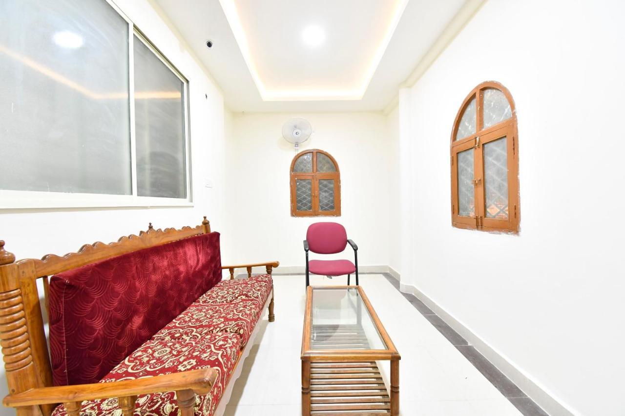 Oyo 44065 Sri Krishna Nilaya Hotel Bangalore Bagian luar foto