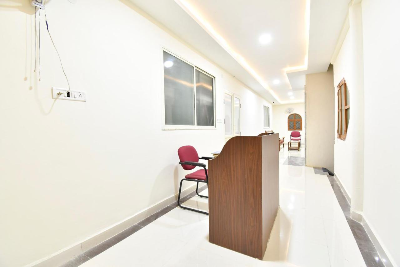 Oyo 44065 Sri Krishna Nilaya Hotel Bangalore Bagian luar foto