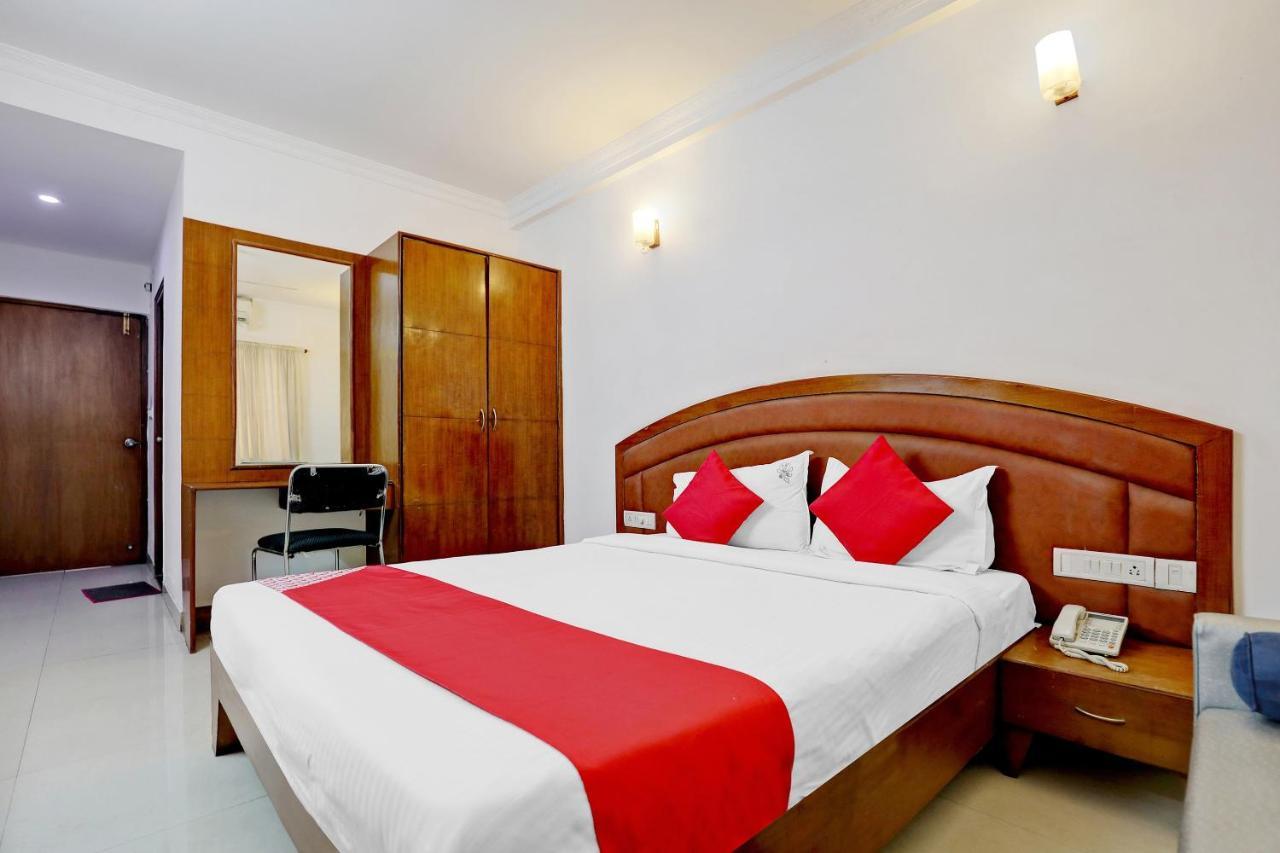 Oyo 44065 Sri Krishna Nilaya Hotel Bangalore Bagian luar foto
