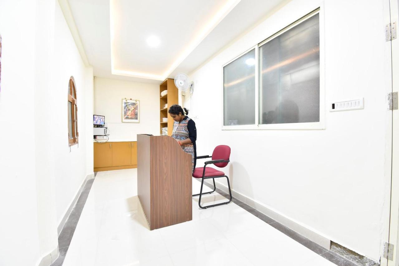 Oyo 44065 Sri Krishna Nilaya Hotel Bangalore Bagian luar foto