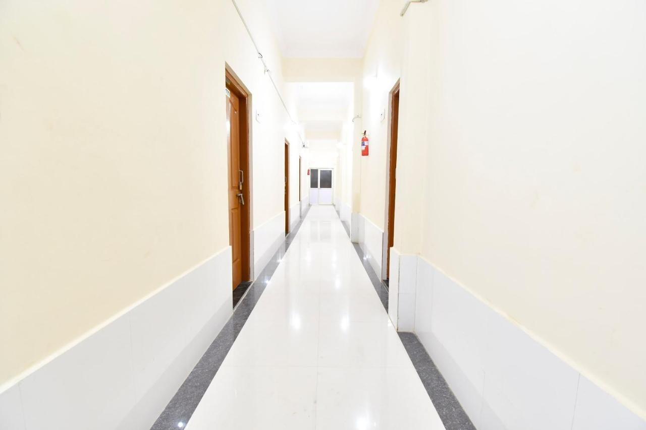 Oyo 44065 Sri Krishna Nilaya Hotel Bangalore Bagian luar foto