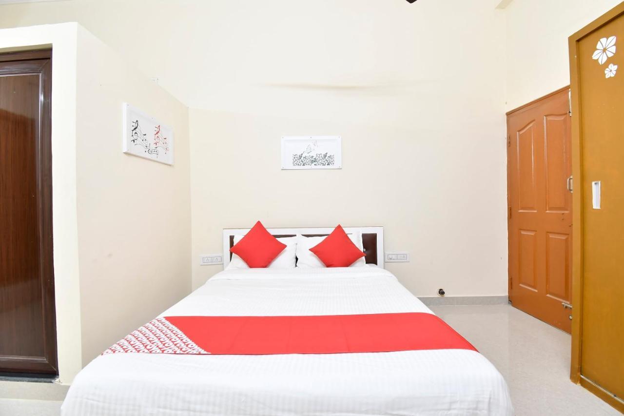 Oyo 44065 Sri Krishna Nilaya Hotel Bangalore Bagian luar foto