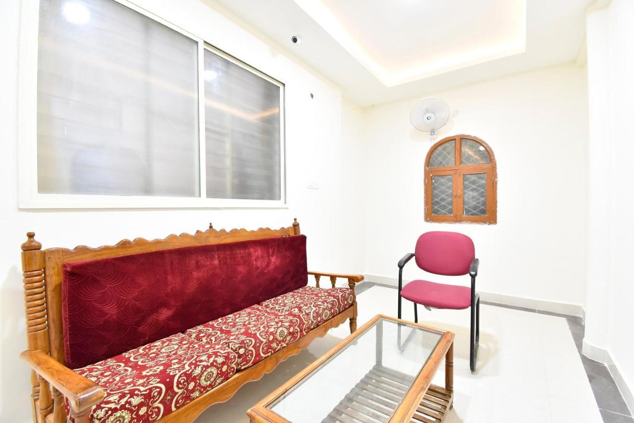 Oyo 44065 Sri Krishna Nilaya Hotel Bangalore Bagian luar foto