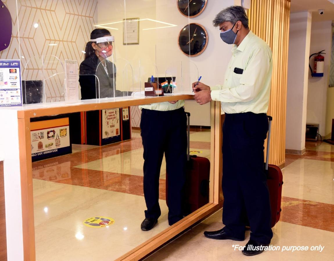 Oyo 44065 Sri Krishna Nilaya Hotel Bangalore Bagian luar foto